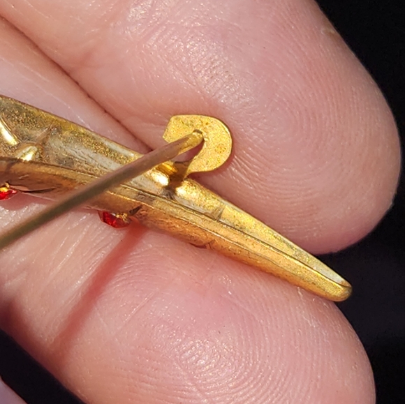 Vintage Gilded Crescent Moon Brooch - Picture 6 of 8